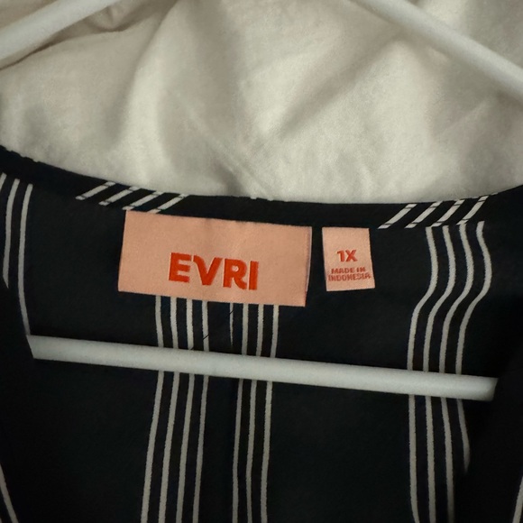 Black and white stripe Women’s Plus top - Picture 3 of 4